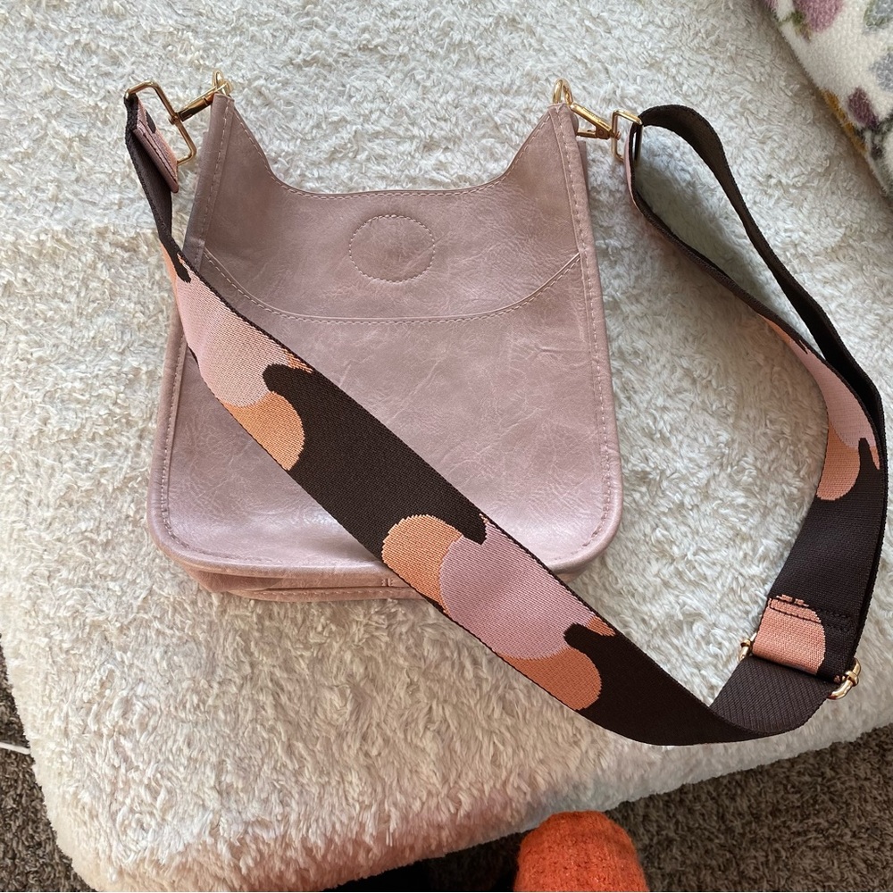 Super cute Pink Dot Styles vegan leather cross body with changeable strap!